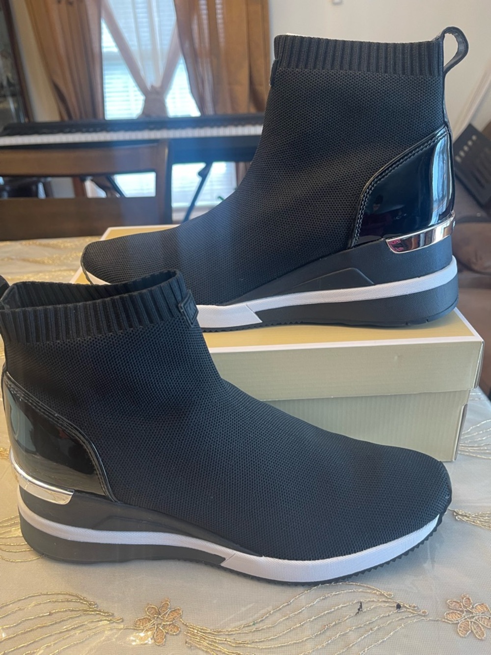 Michael Kors women’s Skyler wedge bootie socks sneakers size 11 - Picture 5 of 14